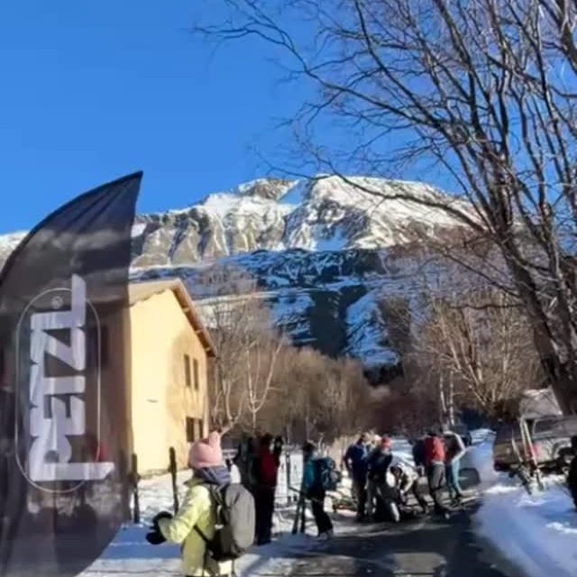 Les premières neige au pays de la Meije c'était samedi dernier. Merci à tous pour la bonne humeur et merci à nos partenaires : @ortovox @dynastarskis @petzl_official @skiset.lagrave @lagravetourisme
Merci @faye_mitchell_ pour le montage ☺
Et àl'année prochaine !